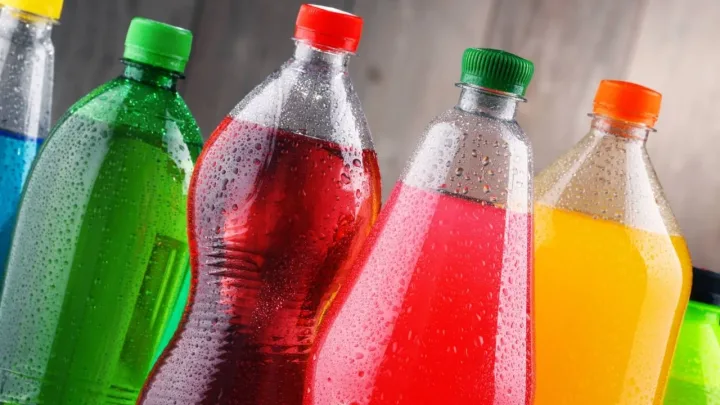 Descubre qué refrescos tienen menos azúcar según Profeco