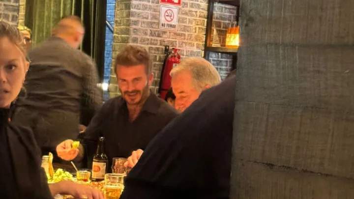  David Beckham de visita en Monterrey; se mete hasta la cocina del restaurante