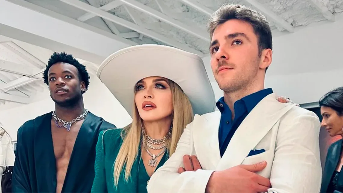 Madonna apoya a su hijo Rocco en su nueva exposición de arte