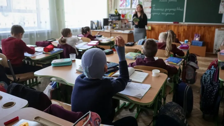  Putin ordena reducir tareas escolares en Rusia   