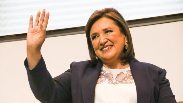 Acusa a Sheinbaum de No Contradecir a AMLO