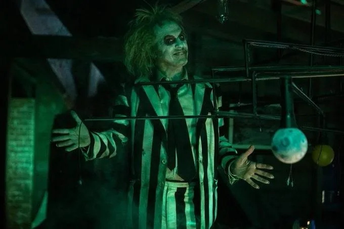 A más de 30 años de su estreno, la secuela de esta cinta está a punto de llegar a los cines y para que la espera se haga menos, esta tarde Warner Bros lanzó el tráiler oficial