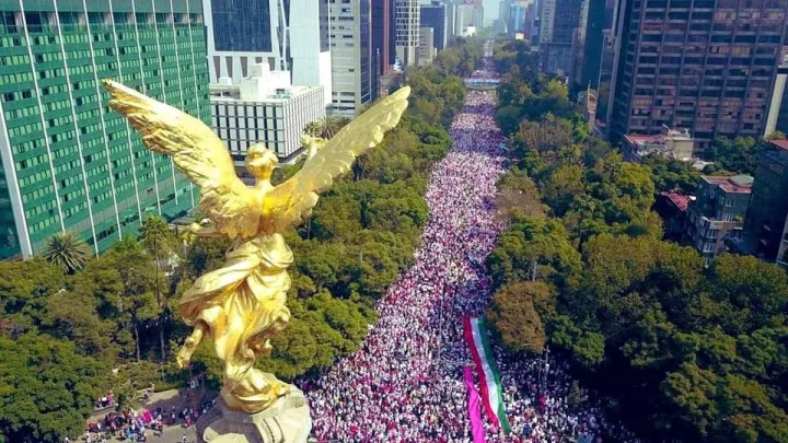 Salen a las calles contra el autoritarismo