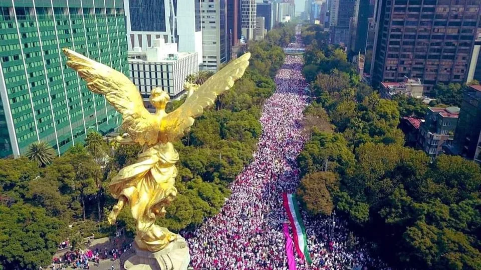 Salen a las calles contra el autoritarismo