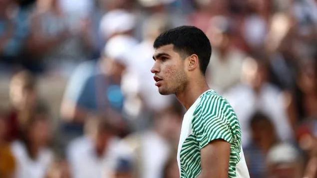 Alcaraz tiene un debut brillante en Roland Garros