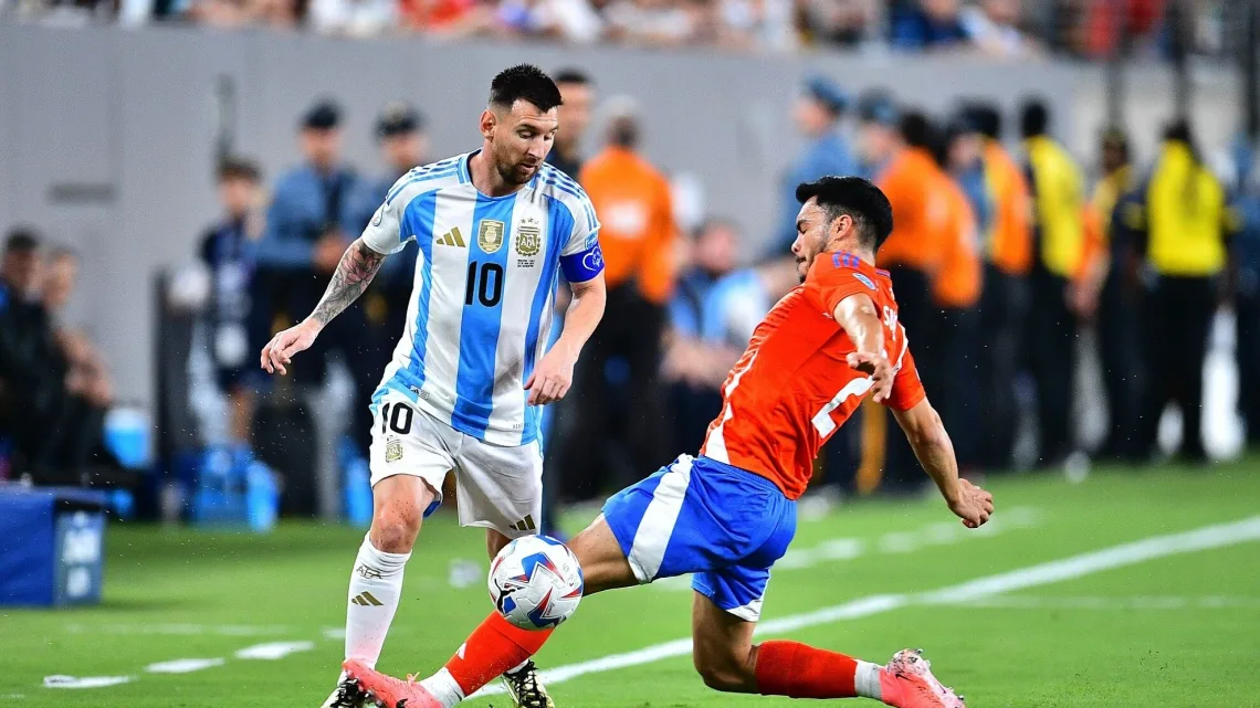 Argentina vence a Chile y asegura su paso a cuartos de final en la Copa América