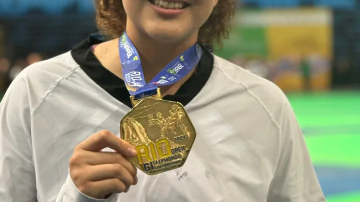 Doble medalla a taekwondoín queretana en Brasil