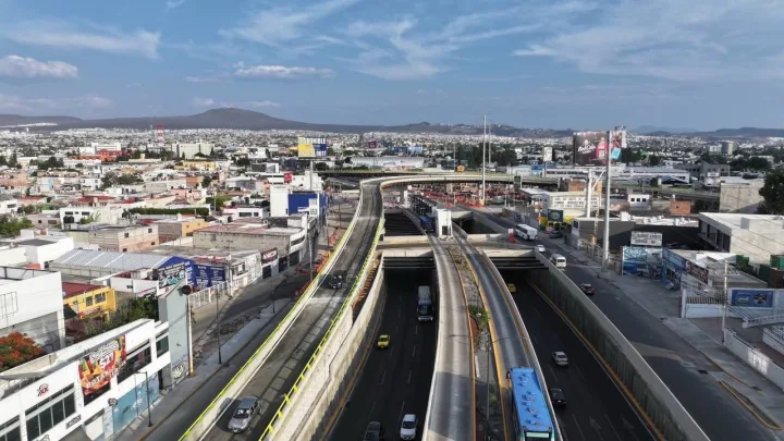 Habilitan vuelta izquierda de Av. Tlacote hacia Paseo 5 de Febrero