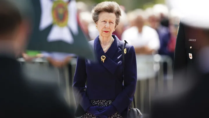 Princesa Ana de Inglaterra Hospitalizada por Conmoción Cerebral