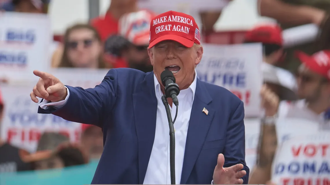 Trump responde a interrogatorio previo a su sentencia por delito de falsificación