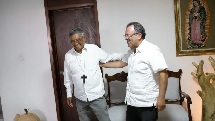 Se reúnen el sen. Gilberto Herrera Ruiz y el Obispo de Querétaro Fidencio López Plaza