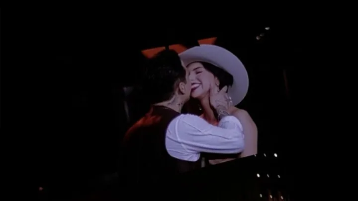 Christian Nodal y Ángela Aguilar se dan su primer beso en público   