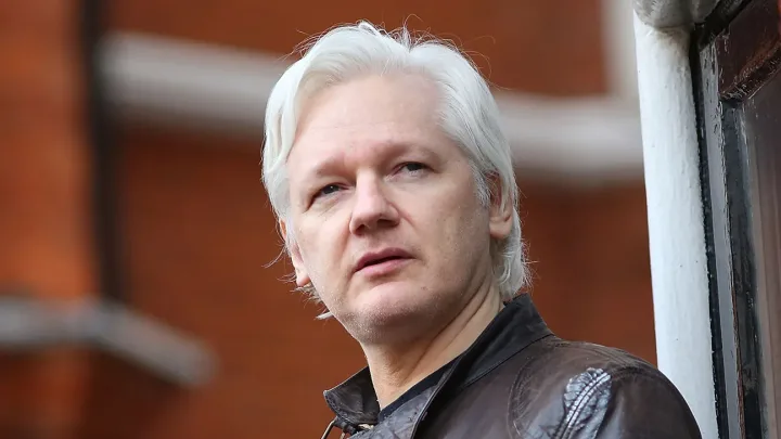 Julian Assange acepta culpabilidad y regresará a Australia tras acuerdo con EE.UU.
