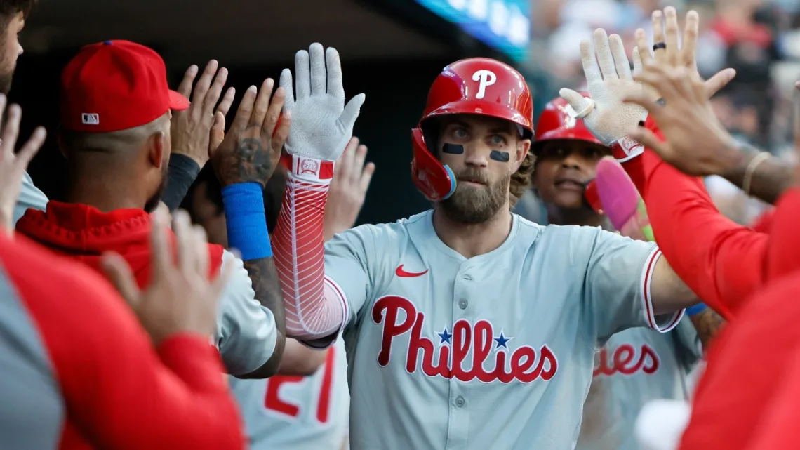 Filadelfia hace historia con un triple play 1-3-5 en la MLB
