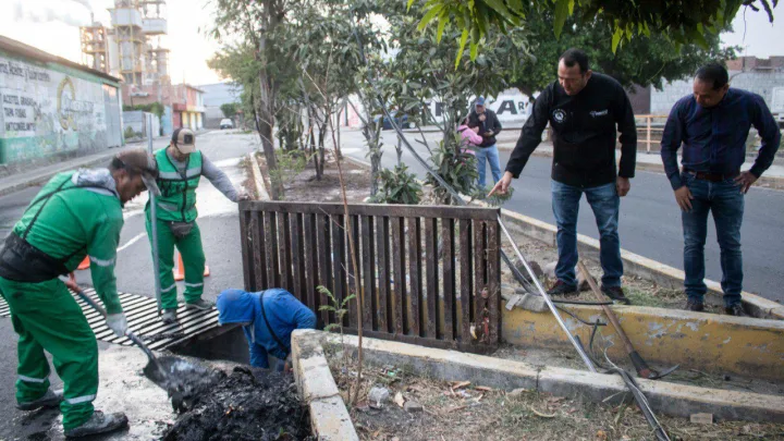 Roberto Cabrera supervisa trabajos de Servicios Públicos en Infonavit San Isidro