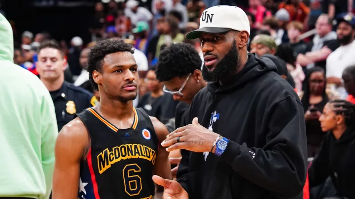 Los Lakers reclutan a Bronny James, hijo de LeBron, en histórica selección