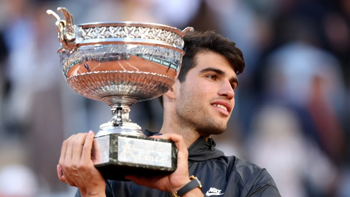 Carlos Alcaraz, el joven emperador del tenis, conquista Roland Garros a los 21 años