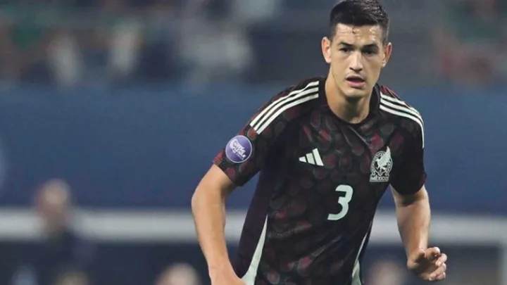 César Montes en duda para el partido de México contra Ecuador