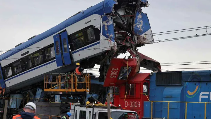  Dos Muertos y Nueve Heridos en Violenta Colisión de Trenes en Chile