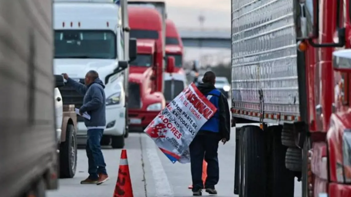 Transportistas Unidos Convocan a Paro Nacional: Afectaciones en Varias Carreteras y Aeropuertos