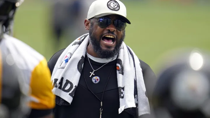 Los Steelers le dan tres años más a Mike Tomlin