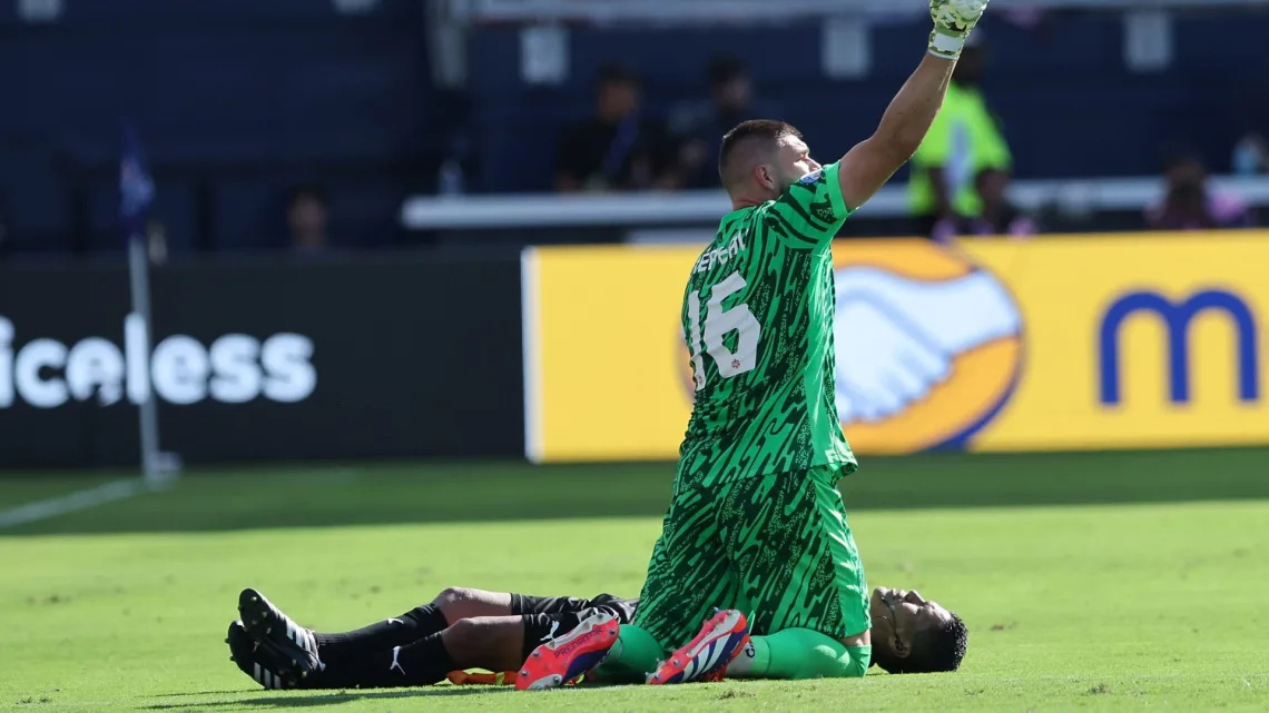  Incidente en el partido Perú vs Canadá: Árbitro asistente se desmaya por el calor