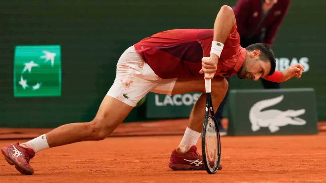 El serbio perderá el número 1 del mundo después de haberse retirado de Roland Garros