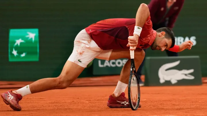 El serbio perderá el número 1 del mundo después de haberse retirado de Roland Garros