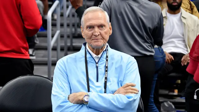 Fallece Jerry West, la leyenda detrás del logo de la NBA