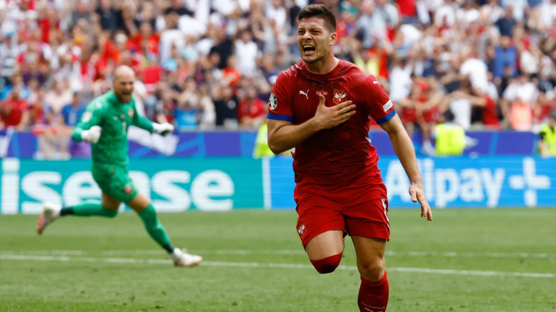 Jovic Rescata a Serbia con Gol de Último Minuto Frente a Eslovenia