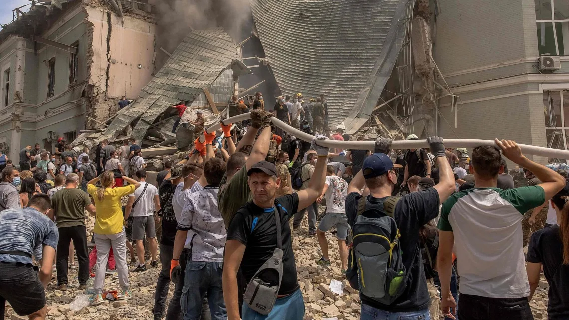  Putin intensifica ataques en Kiev: Más de 20 muertos y un hospital materno infantil bombardeado