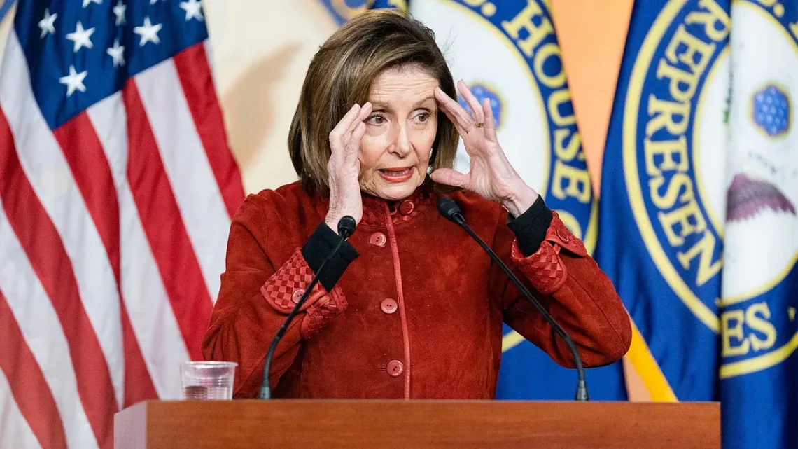 Nancy Pelosi sugiere que Joe Biden debería reconsiderar su candidatura presidencial