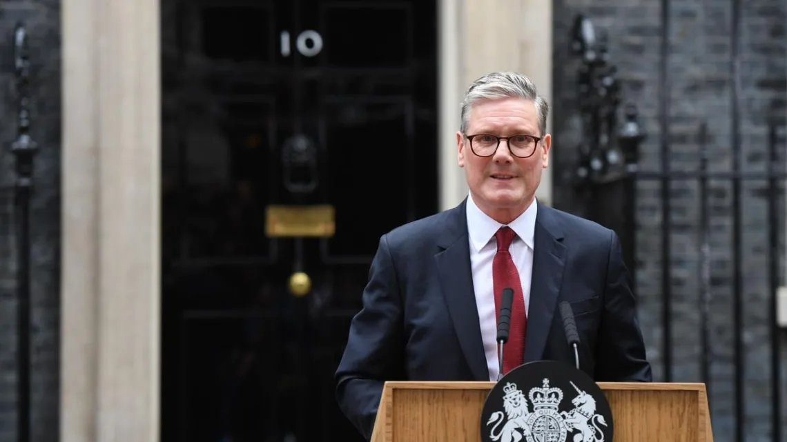 Keir Starmer promete “cambio” al convertirse en primer ministro del Reino Unido