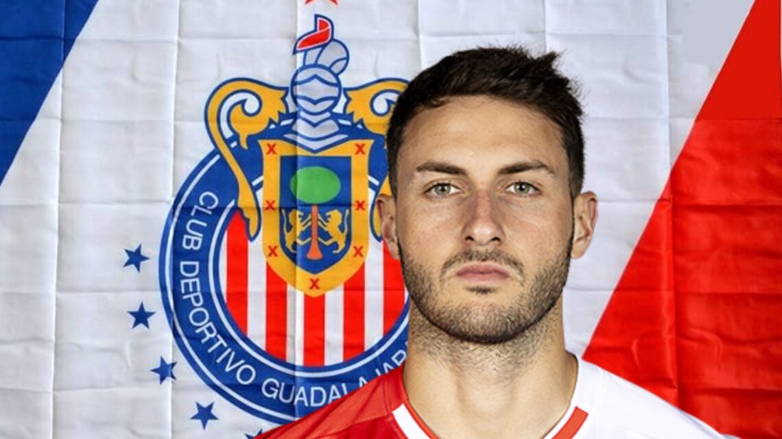 Chivas descartó a Santiago Giménez por su lugar de nacimiento