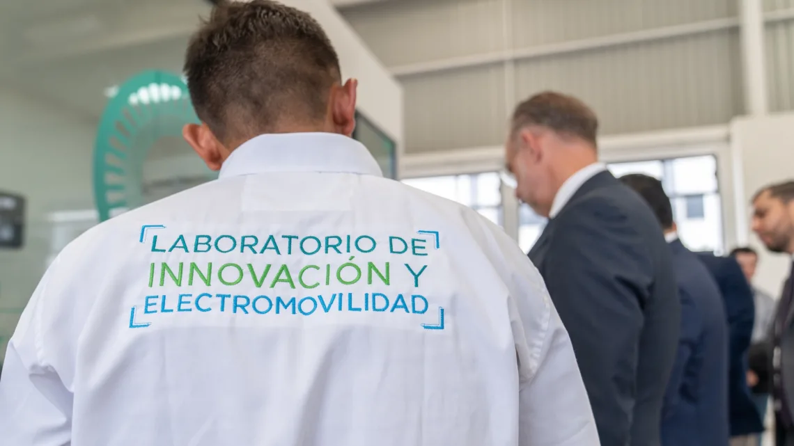 Inaugura titular de SEDESU Laboratorio de Innovación y Electromovilidad