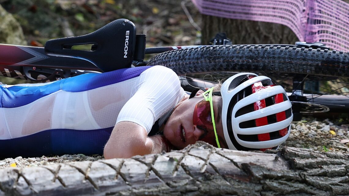 Ciclista francesa sufre accidente en París 2024