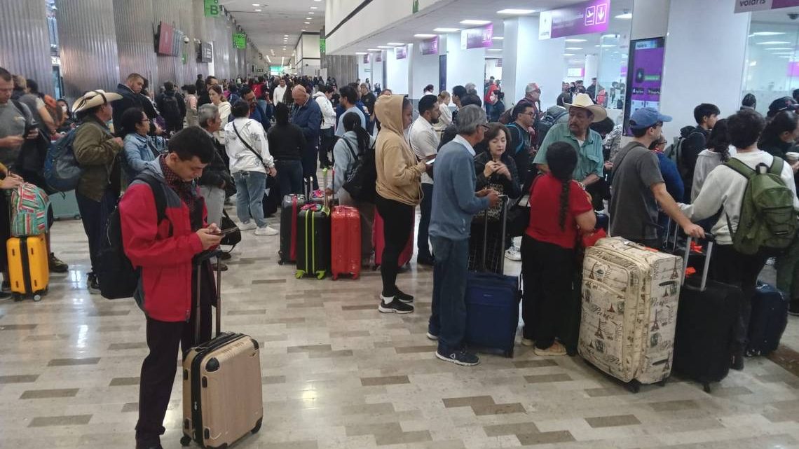 Caos en los  aeropuertos por fallo informático global   