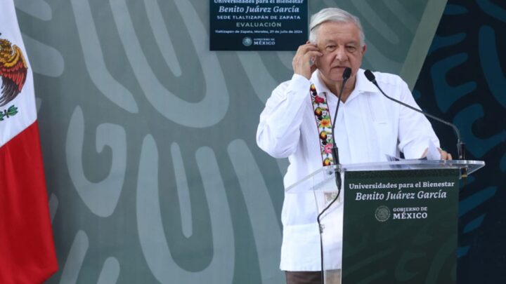 AMLO admite insuficiencia en apoyo educativo