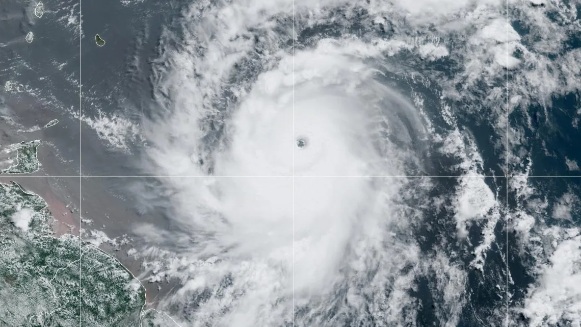  Beryl se convierte en un huracán peligroso mientras Chris amenaza Veracruz