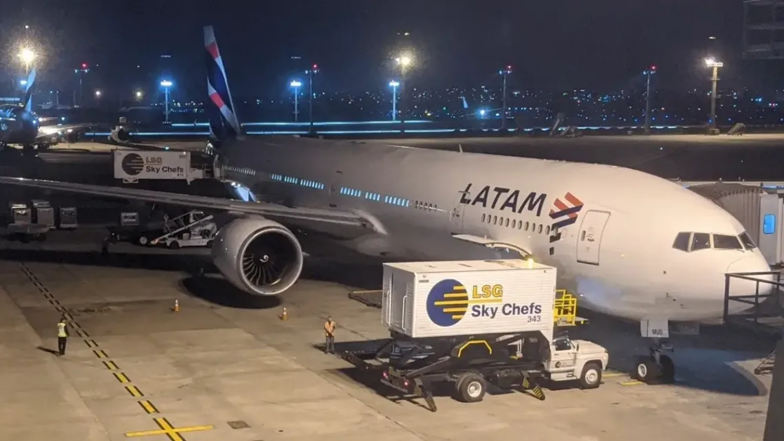 Emergencia en Milán: Avión de Latam retorna tras sufrir daños en cola durante despegue