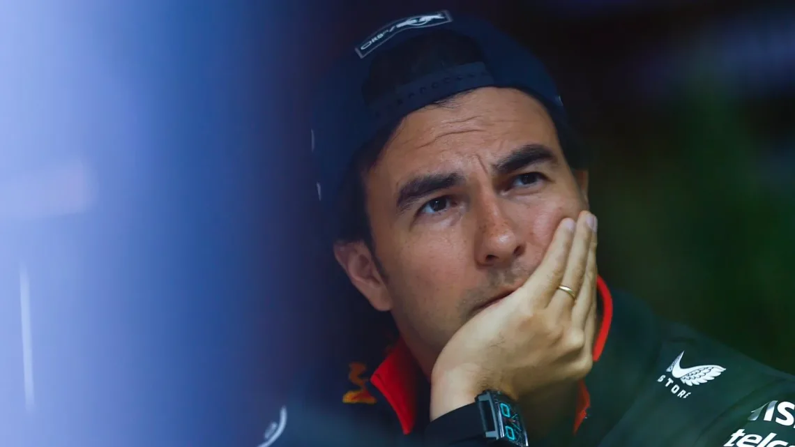 Charles Leclerc fue el más rápido de la práctica junto con Lewis Hamilton y Max Verstappen; los Aston Martin no pudieron completar más de cinco vueltas