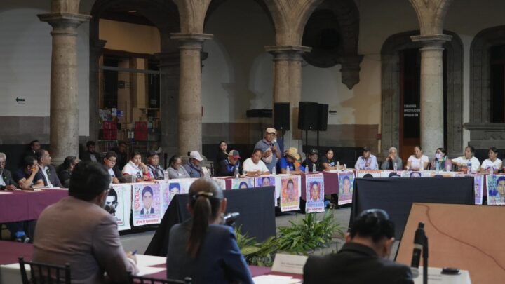 Sheinbaum Se Compromete con la Verdad en Caso Ayotzinapa