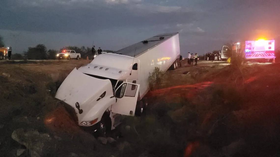 Accidente en Carretera México-Nogales Deja 3 Migrantes Muertos y 14 Heridos