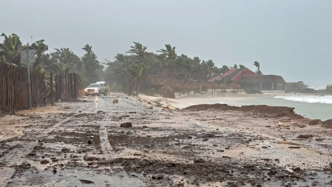 “Beryl” azota la península de Yucatán como Huracán Categoría 2