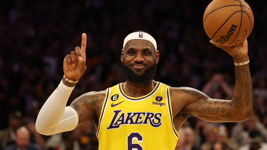 LeBron James Renueva con los Lakers por 104 Millones de Dólares
