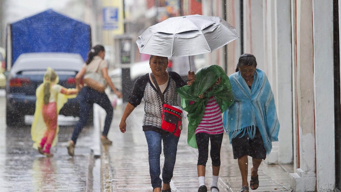 Lluvias fuertes en 25 estados por onda tropical