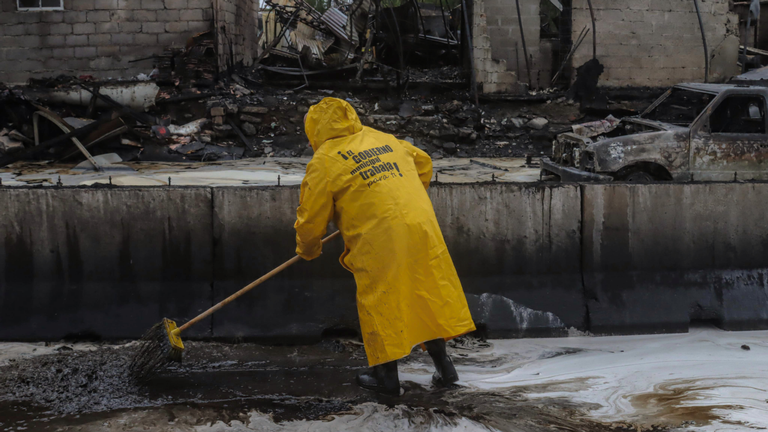 Preocupación en Ciudad Lago tras incendio y olor a gasolina; autoridades y Pemex bajo presión