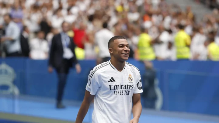 Kylian Mbappé se presenta ante el Bernabéu y cumple su sueño con el Real Madrid