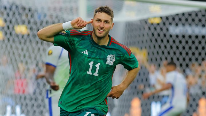 Santiago Giménez, nominado a Jugador del Año de Concacaf   