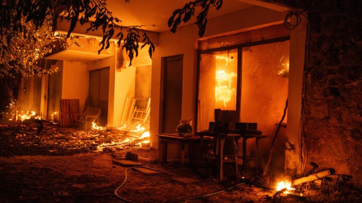 Grecia evacúa Maratón ante la amenaza de incendios forestales